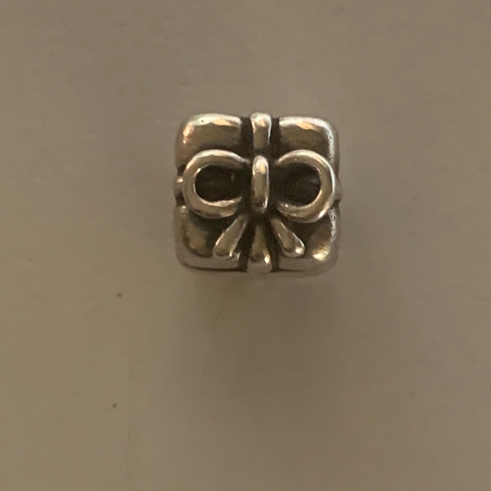 100% Auth Pandora Charm
